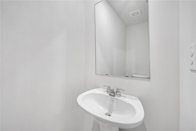 Building Photo - 564 Pemberton St