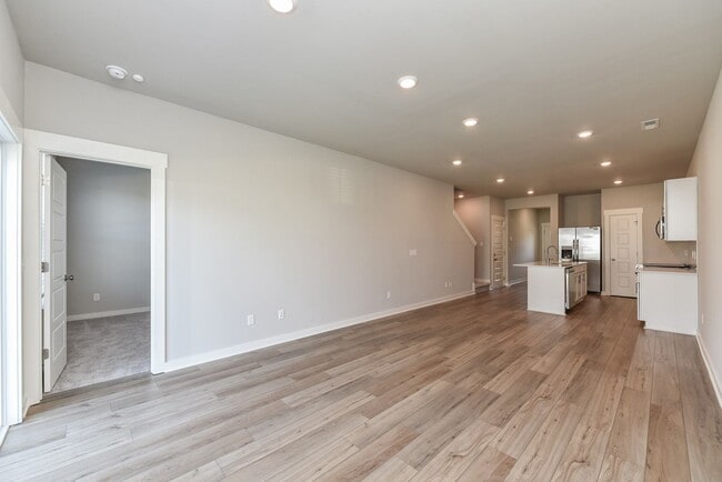 Building Photo - **2022-BUILT TOWNHOME WITH FABULOUS COMMUNITY AMENITIES**