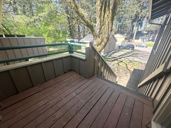 Building Photo - **$500 move in credit. Lake Oswego Refreshed 2nd Story 2 bed/1 bath Condo- W/S/G Included