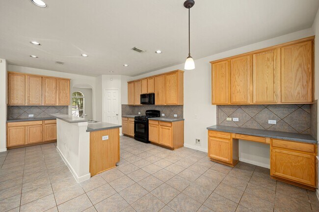 Building Photo - 7711 Summer Shore Dr
