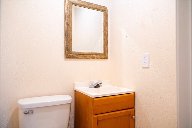 Building Photo - 505 Sikes St