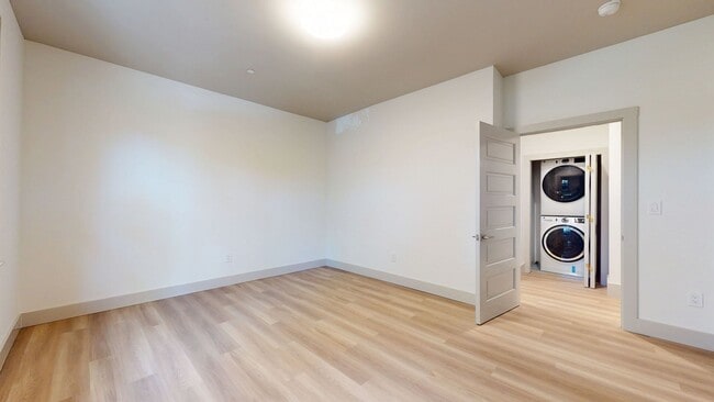 Building Photo - 2 Bedroom Brand New Upstairs Berkeley Unit!