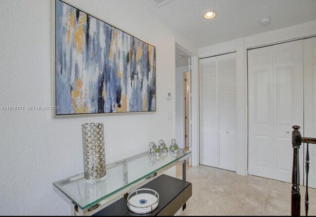 Building Photo - 601 NE 11th Ave