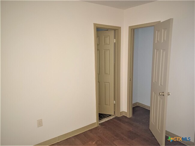 Building Photo - 307 E Bryce Ave