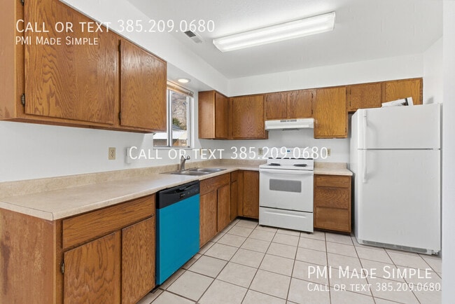 Building Photo - 755 E 950 S St