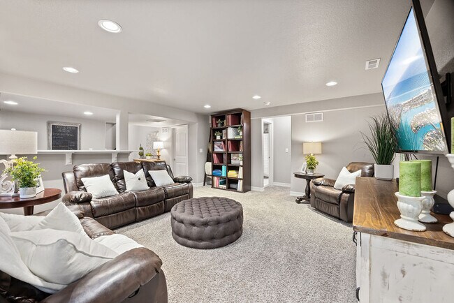 Building Photo - 580 Boxwood Dr