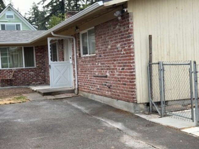 Building Photo - 7232 SE Insley St