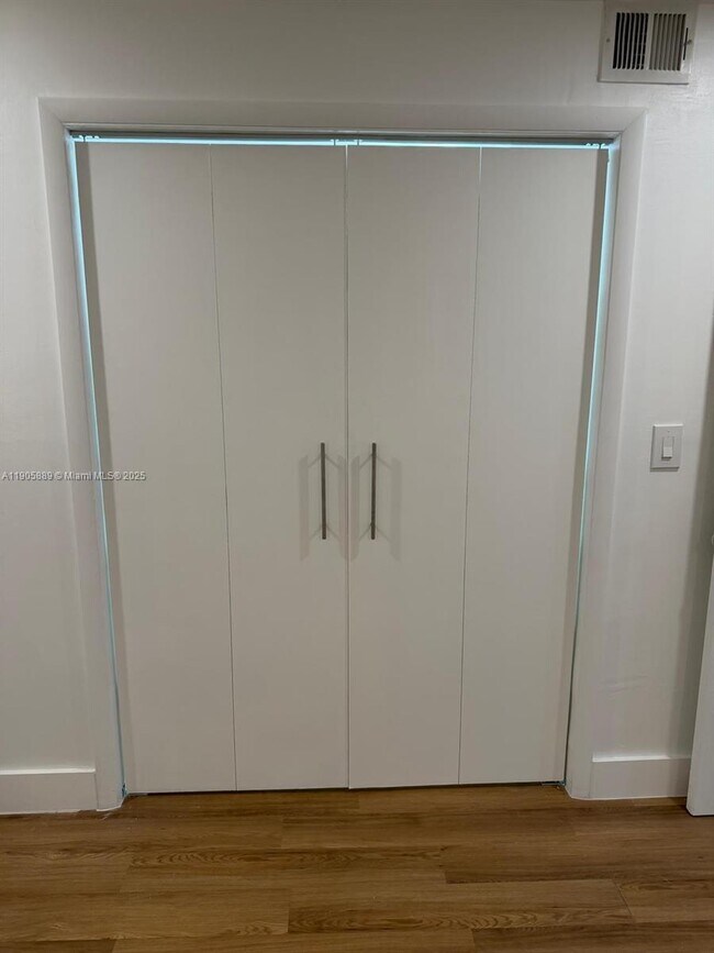 Building Photo - 815 NE 28th St