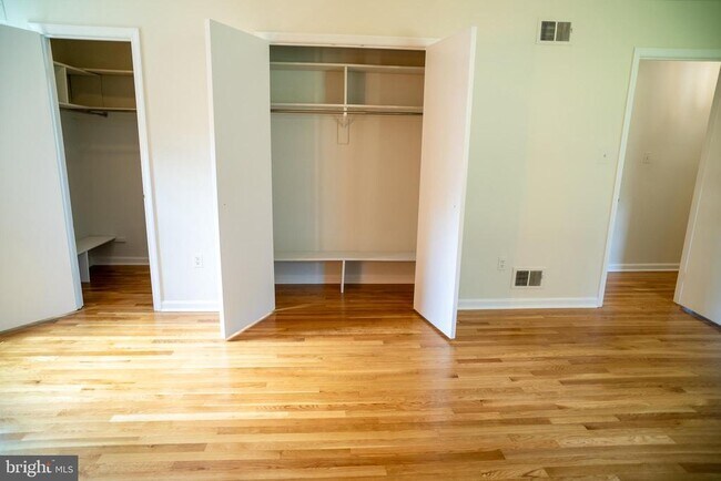 Building Photo - 5012 Larno Dr