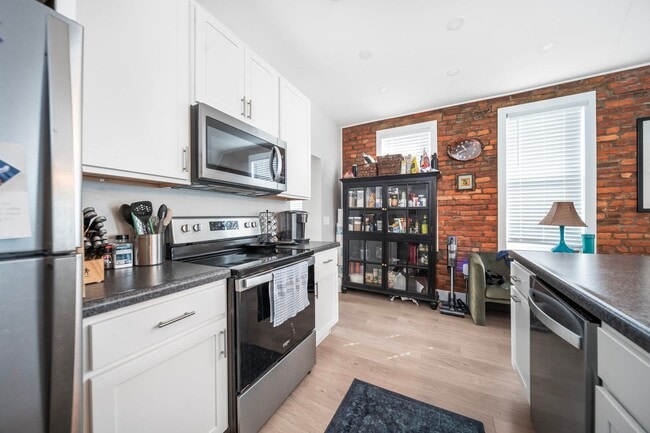 Building Photo - EAST FRANKLINTON ARTIST DISTRICT!  SUNNY NEWLY RENOVATED HOME on DOUBLE LOT