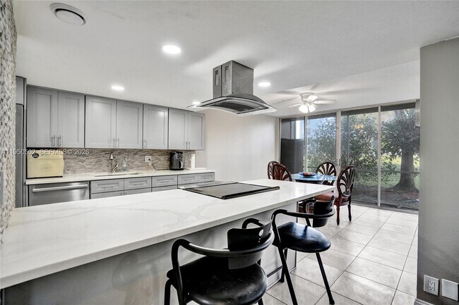 Building Photo - 9451 Live Oak Pl