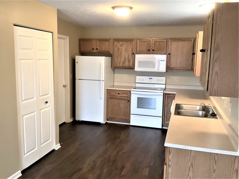 Building Photo - 200 Hedgington Ct