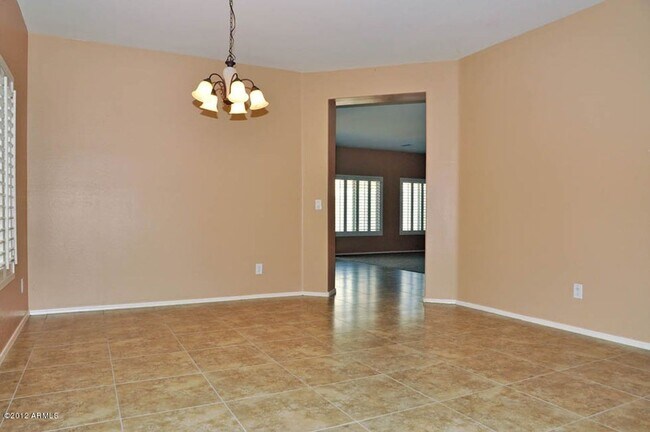 Building Photo - Charming 4 Bed 3 Bath Home in Norterra Area