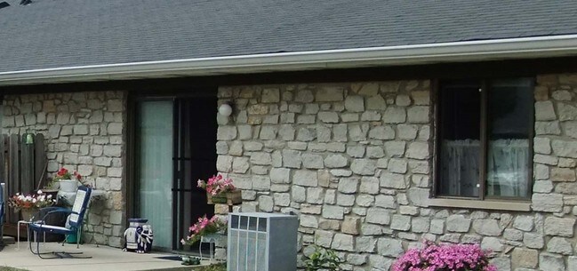 Primary Photo - Lebanon Manor Apartments