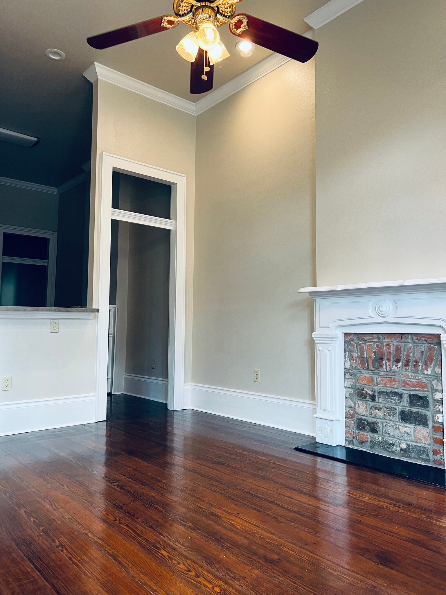 Entry Room - 323 Elmira Ave