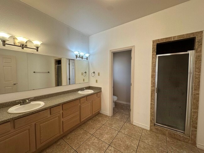 Building Photo - 302 Echo Valley Dr
