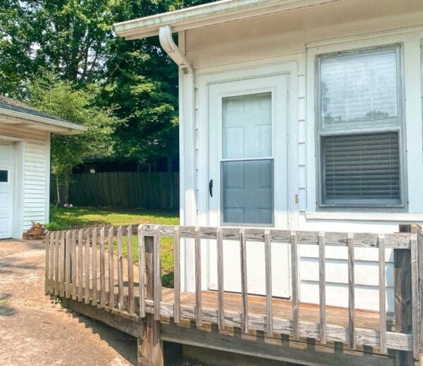 Building Photo - "Charming 2-Bedroom with 2 Full Baths in t...