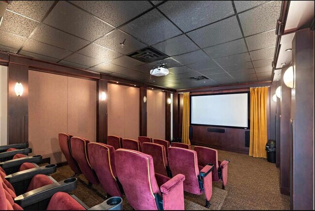 Building Photo - 10 Regent St