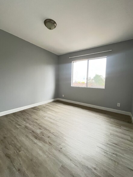 Building Photo - 322 Laveta Terrace