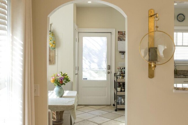 Building Photo - 801 Durant Pl NE