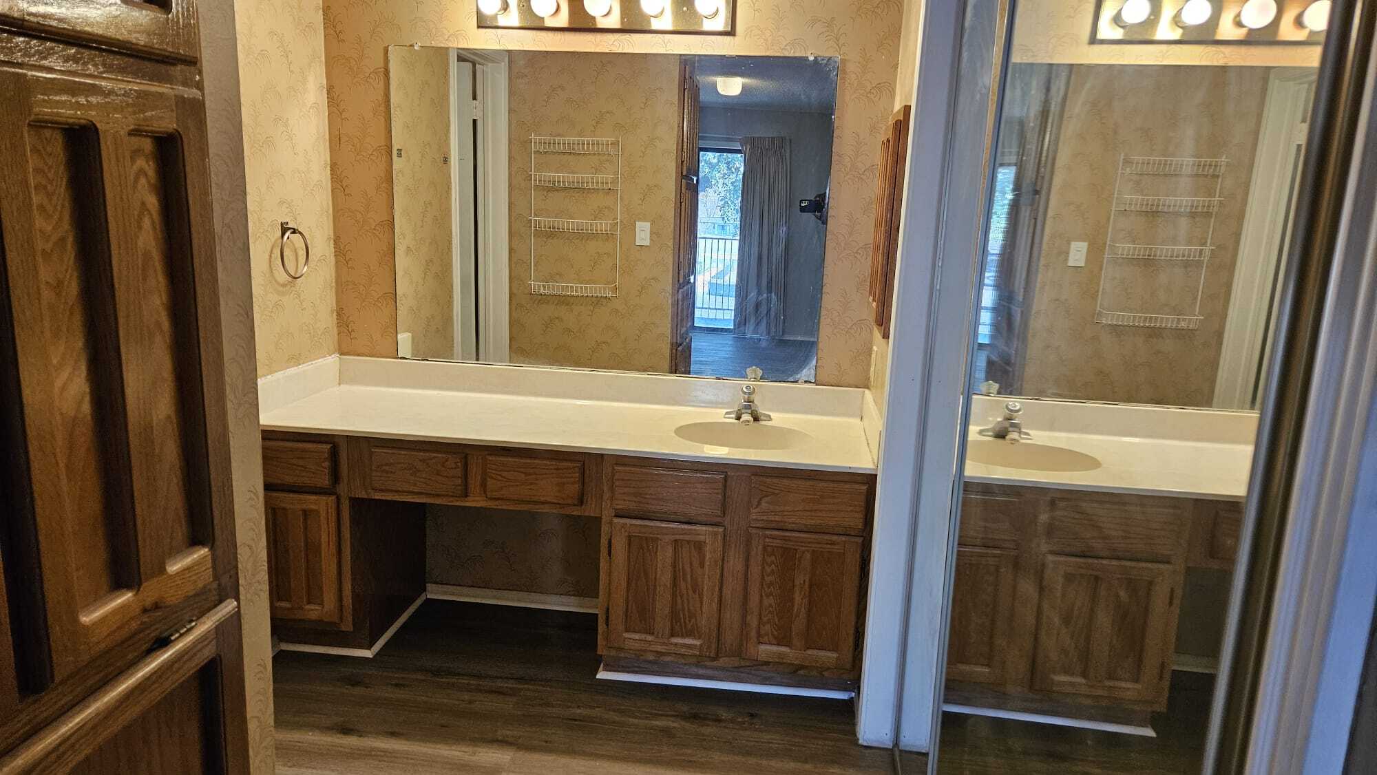 Bathroom - 1202 Thorpe Ln