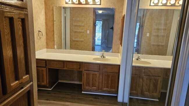 Bathroom - 1202 Thorpe Ln