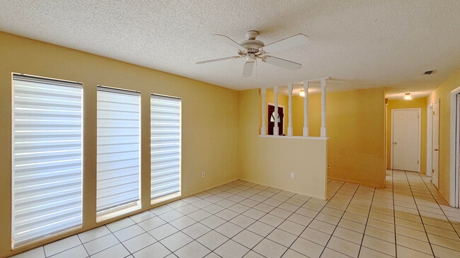 Building Photo - 889 Hendry Dr