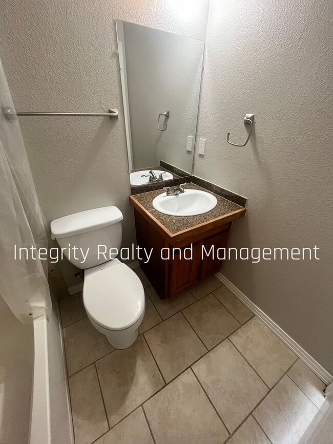 Building Photo - 4001 E 16th Ave