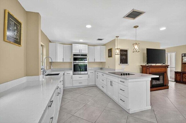 Building Photo - 324 Orange Tree Dr