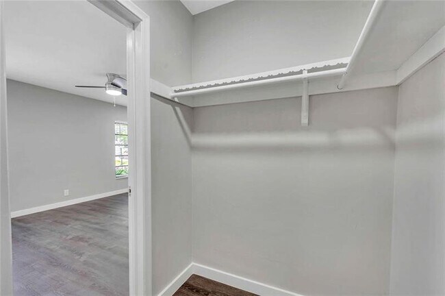Building Photo - 401 SE 14th St