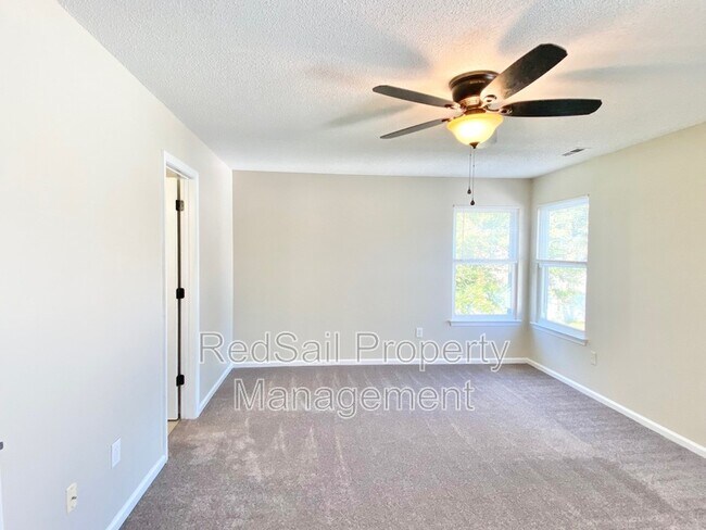 Building Photo - 1319 Pinecroft Ln