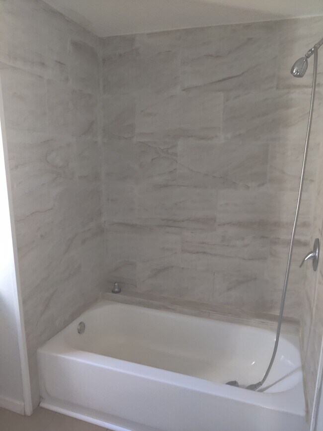 Building Photo - 1414 W Pacific St