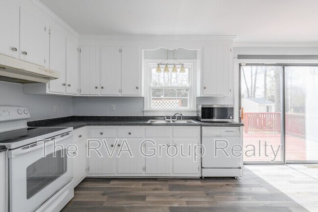 Building Photo - 1601 Lancashire Dr