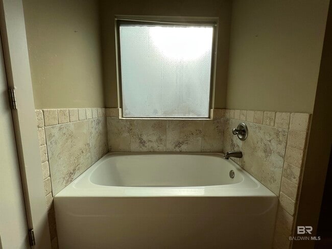 Building Photo - 7700 Kari Ln