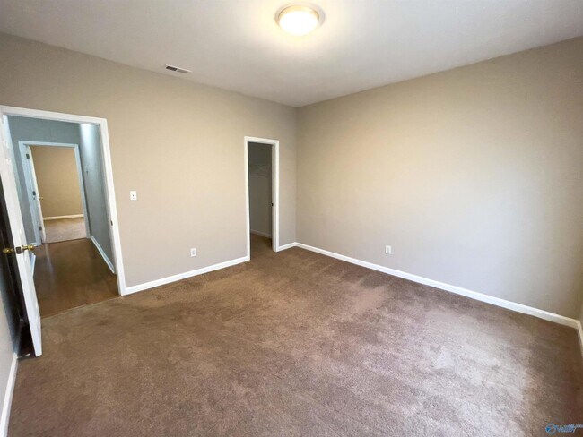 Building Photo - 107 Barrington Ct