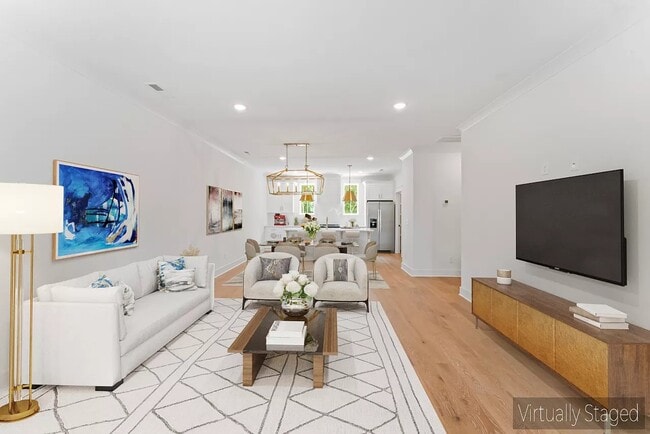 Building Photo - 2033 Maple Vw Ln