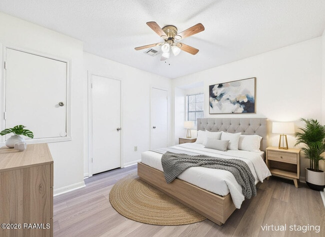 Building Photo - 104 Country Ln