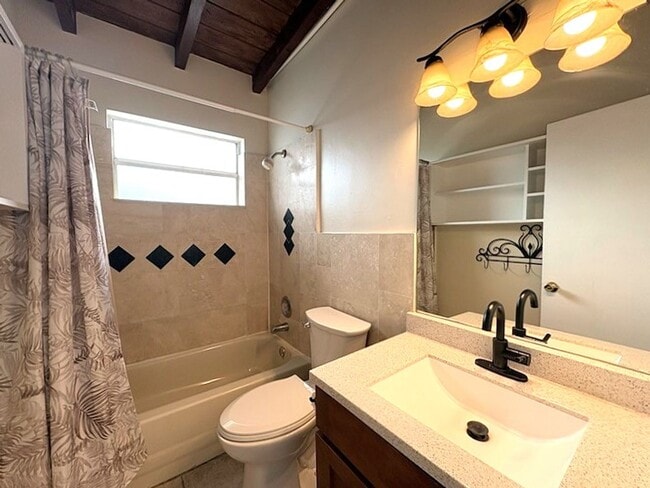 Building Photo - Beachside Bungalow in Ormond Beach!