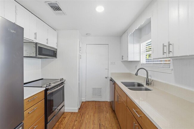 Building Photo - 2854 W Rainbow Cir