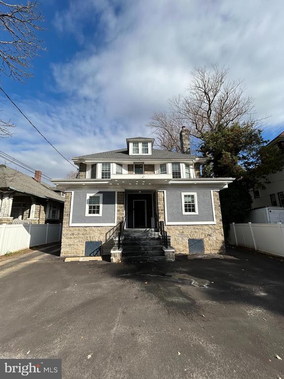 Building Photo - 2417 N 54th St