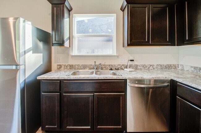 Building Photo - 6202 N Wayside Dr