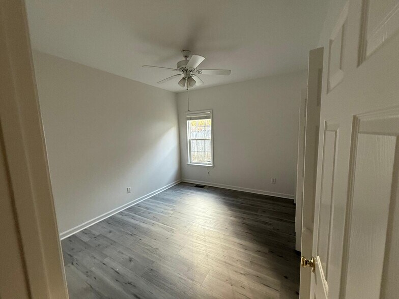 Building Photo - 297 High Chaparral Dr