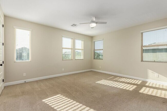 Building Photo - Rare end lot!