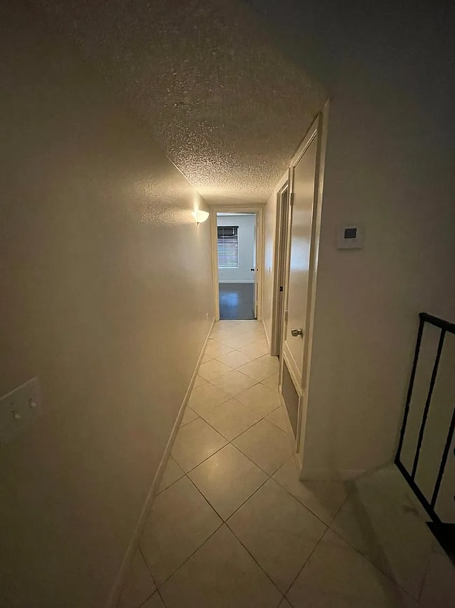 Building Photo - 2045 S 14th Ave