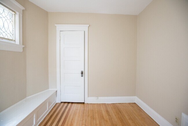 Building Photo - 2724-2726 N Murray Duplex