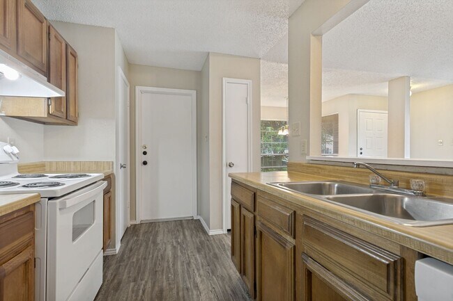 Building Photo - 2-BEDROOM DUPLEX