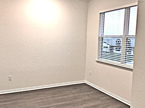 Building Photo - 176 Pebble Creek Run