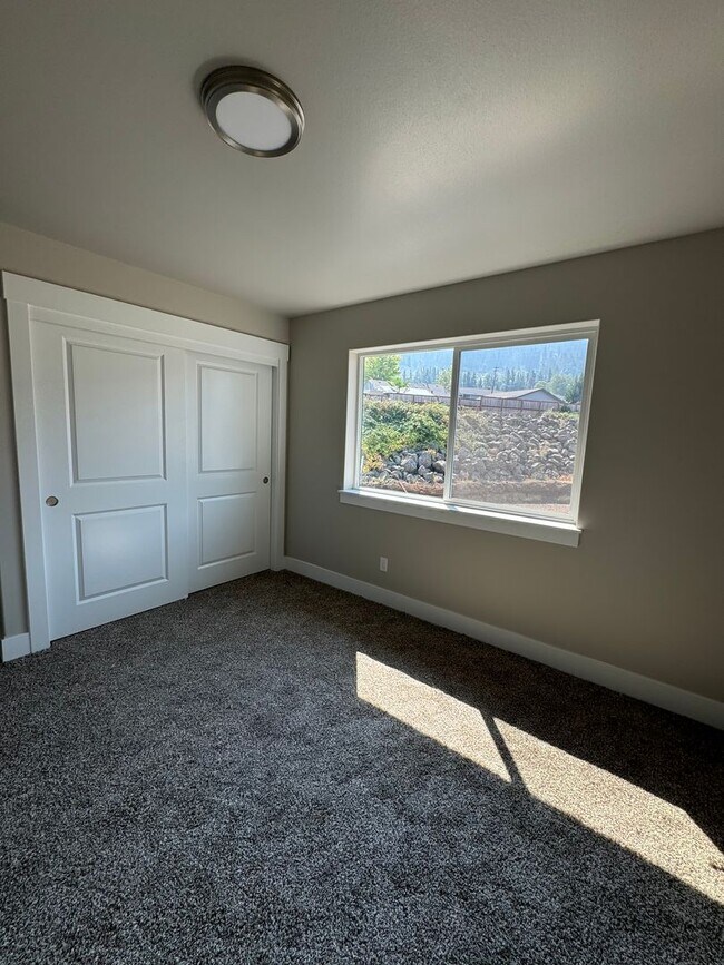 Building Photo - 1509 W Thyme Dr