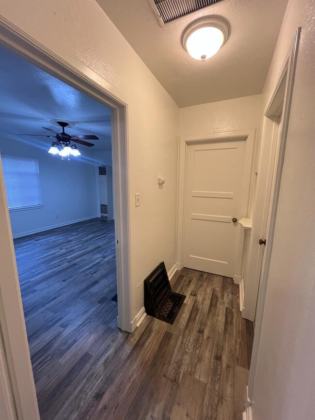 Building Photo - 1024 N Broadway St