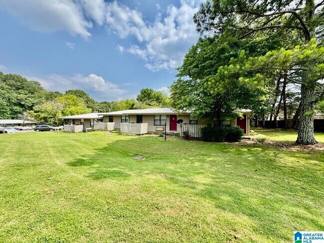 Building Photo - 1700 Greenbrier Dear Rd